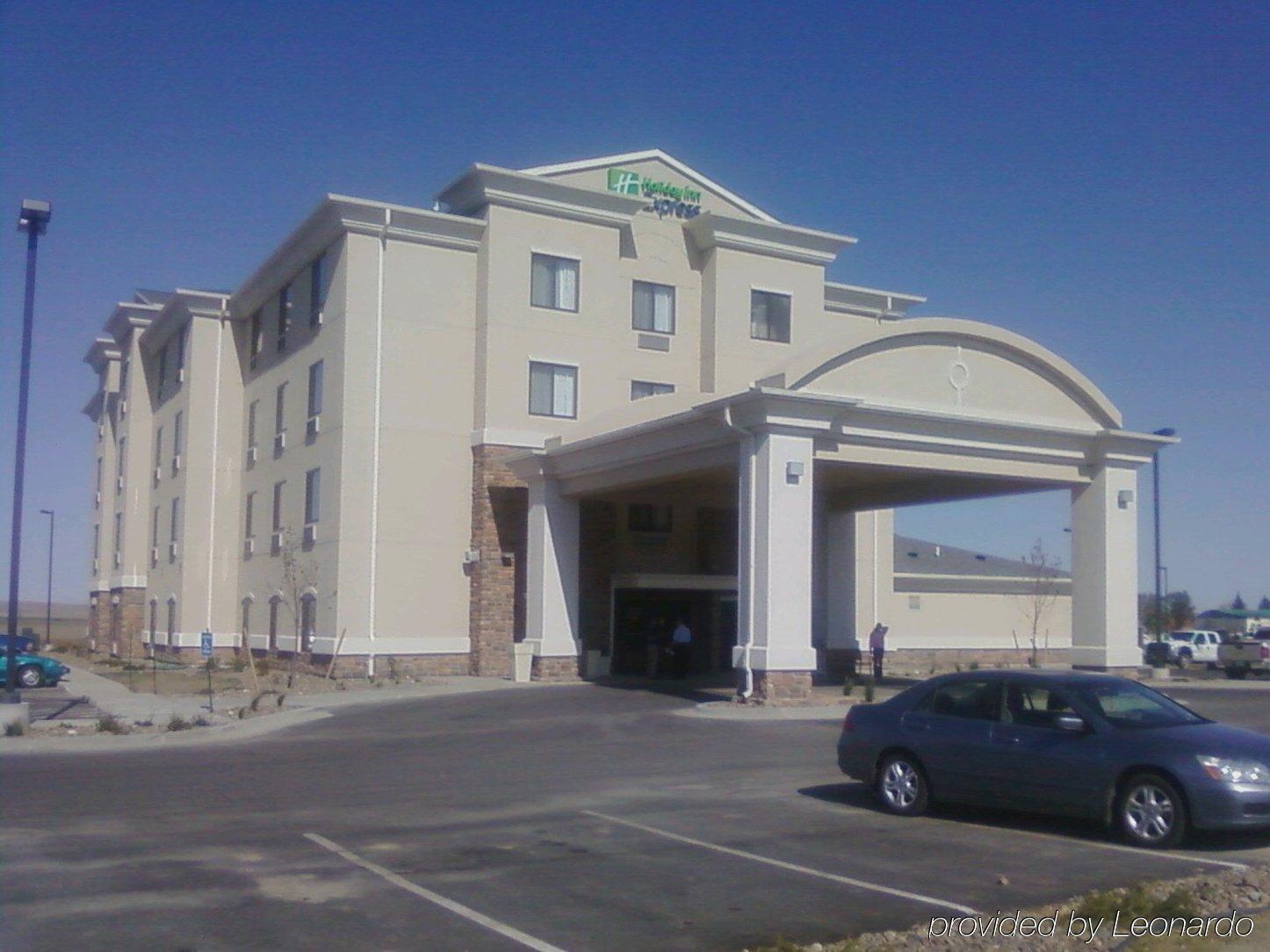 Holiday Inn Express & Suites Sidney By Ihg Exterior photo