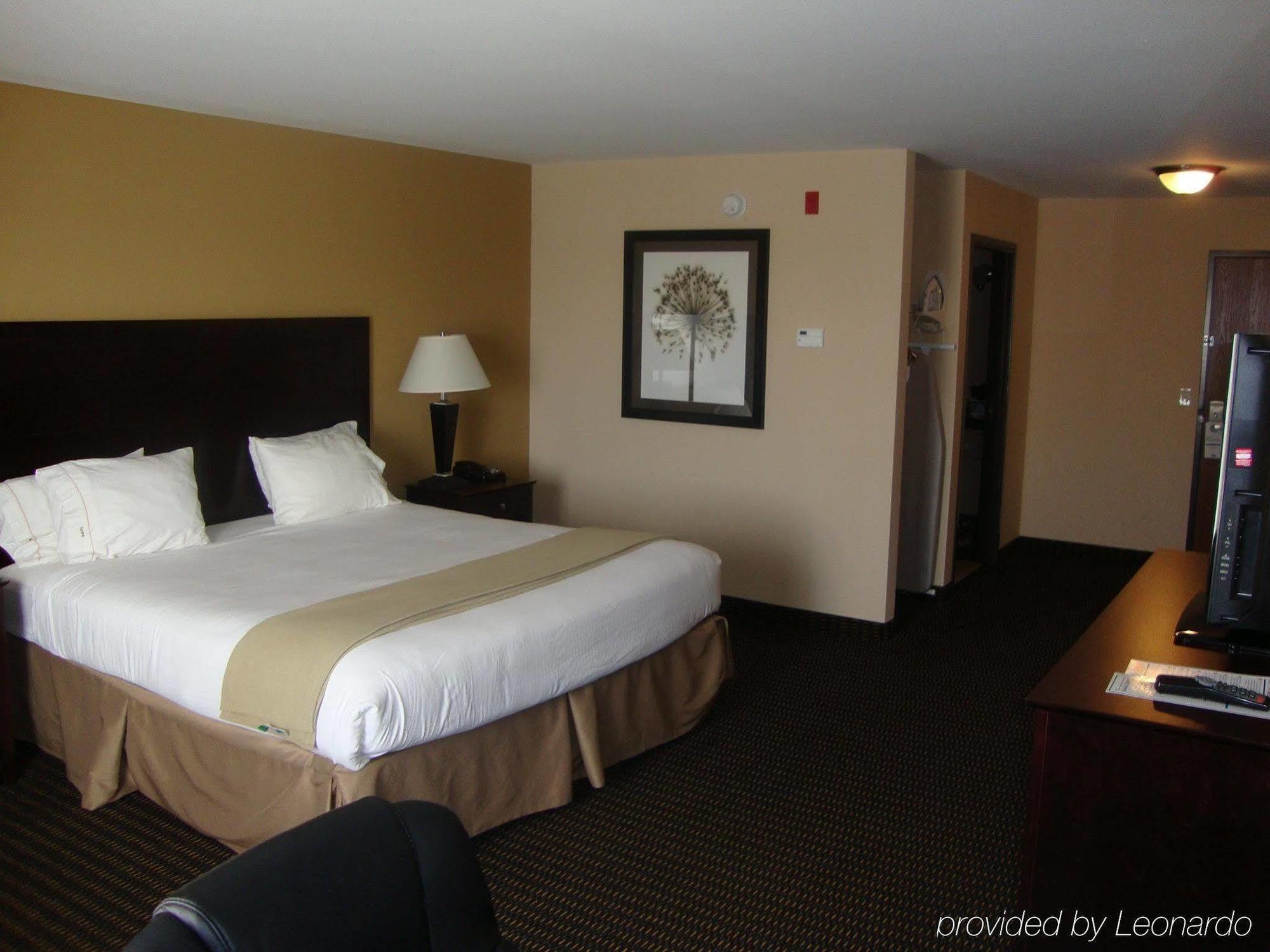 Holiday Inn Express & Suites Sidney By Ihg Exterior photo